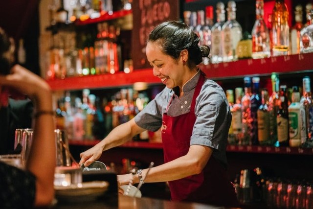 Bartender Cover Letter Examples & Tips (+ for No Experience)