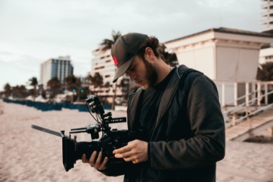 Cinematographer Resume: Sample and Writing Guide