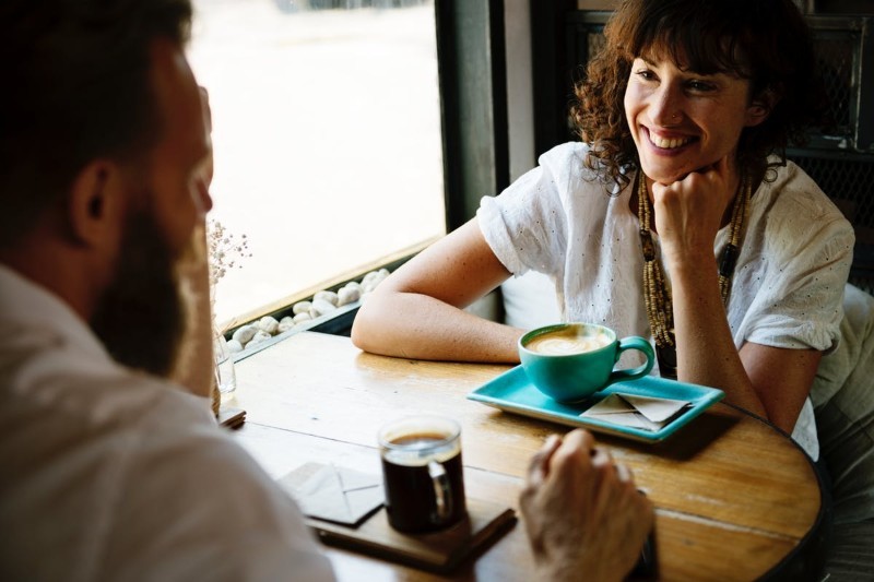 30 Great Conversation Starters [Topics, Questions & Openers]