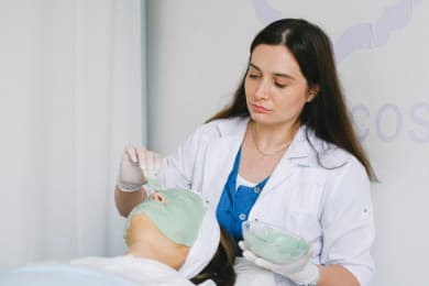 Cosmetologist / Cosmetology Cover Letter Examples