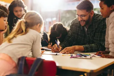 Currículo de professor de artes com modelo