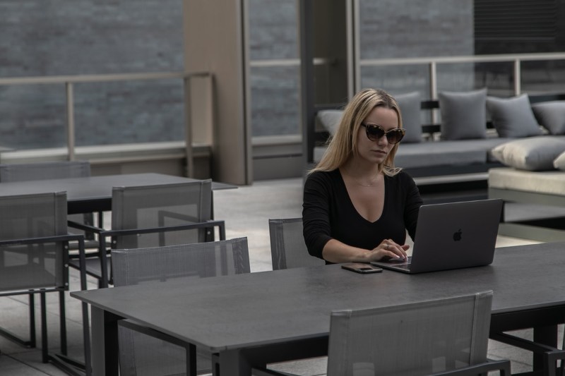 Como colocar no currículo que ainda estou trabalhando