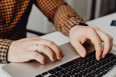 Modelo de currículo bonito: 18 modelos e como fazer - 2025