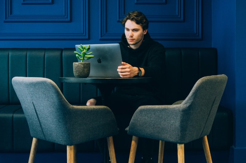 Currículo ou curriculum vitae? Qual é o certo e qual usar?