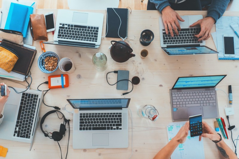 Currículo de social media: modelo + como montar um CV (2026)