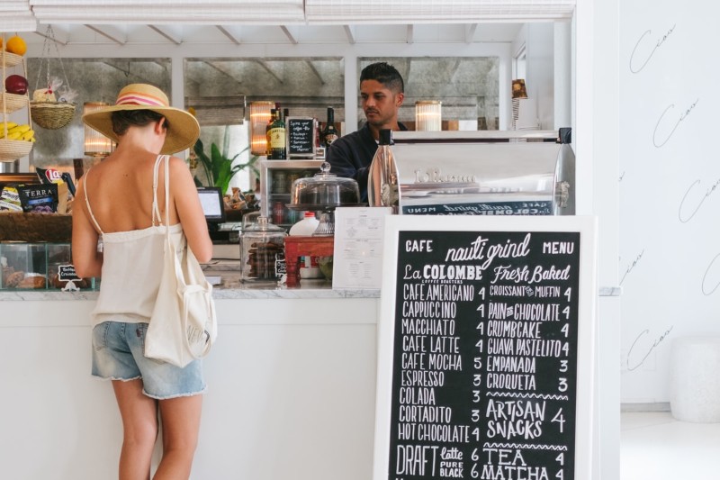 Dicas para currículo de vendedor: como fazer e modelo pronto