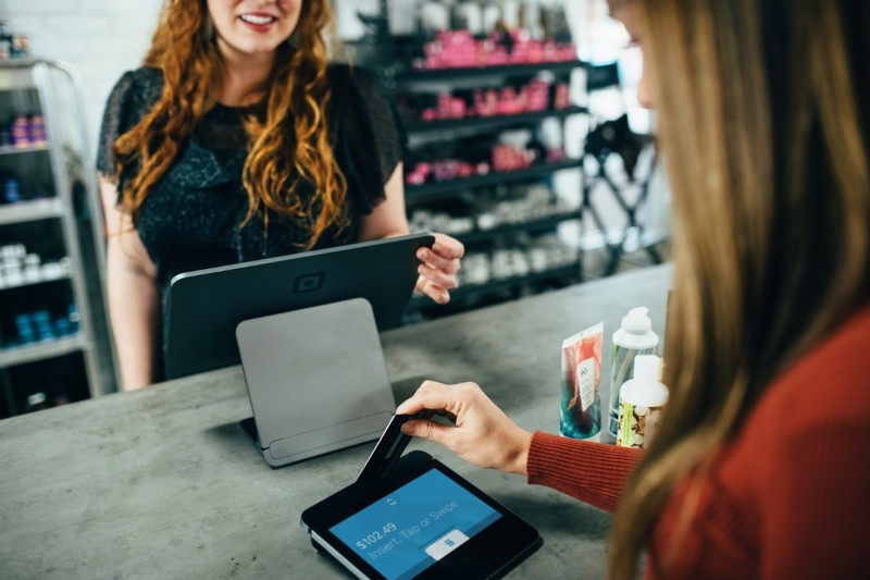 Currículo para vendedor de loja: como fazer + modelo pronto