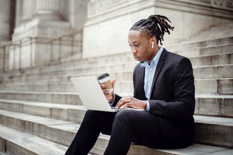 Como fazer um currículo virtual (CV pronto para preencher)