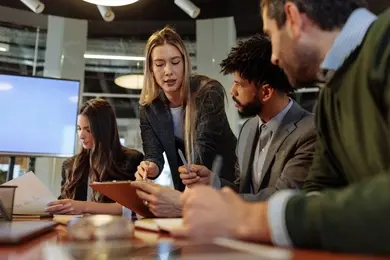 Raio-X dos currículos na saúde: dados e tendências em 2025