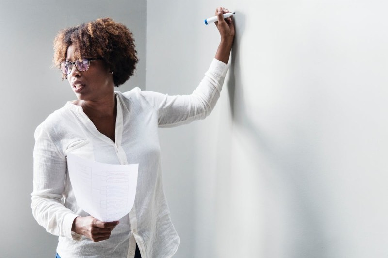 ESL Teacher Resume Sample (+ ESL Teacher Skills)