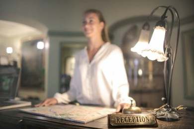 Hotel Front Desk Resume: Sample & Complete Guide (25 Tips)