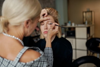 How to Write a Makeup Artist CV: Examples + Tips 2025