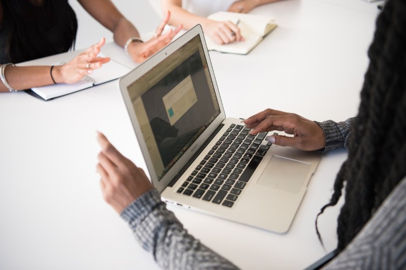 Modelos de currículo atualizado e como fazer um CV 2025