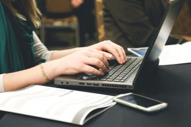 ResumeHelp Review (+ User Reviews & Templates Overview)
