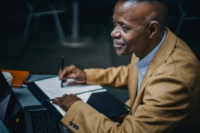 What Makes a Good CV in the UK? (+ Examples)